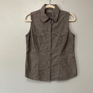 Nice brown button down sleeveless top. Size small. Croft & Barrow